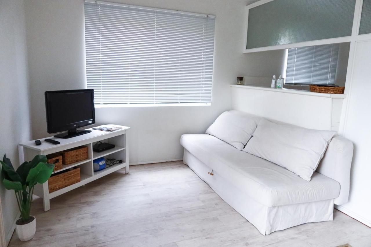 Ocean Views Apartment Хъскисън Екстериор снимка